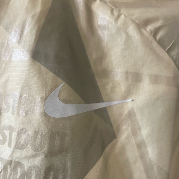 Nike Shield women’s reflective hooded running jacket, M - Picture 4 of 5